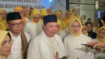 Airlangga Bantah Ada Kader Golkar di Sukoharjo Jateng Dukung AMIN: Cuma Dikarungi Baju Gokar