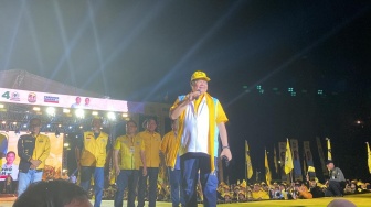 Airlangga Hibur Pendukung Golkar di Bogor: Jangan Hamil Cuma Demi Makanan Bergizi