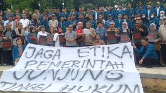 Semarang Menyala, Sivitas Akademika Undip Ikut Suarakan Kondisi Demokrasi: Hukum Dibuat Bukan untuk Kekuasaan