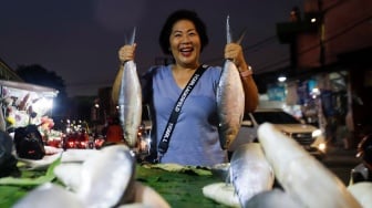 Berburu Ikan Bandeng untuk Perayaan Imlek