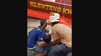 Atap Klenteng Kwan Kong Kota Makassar Ambruk, 2 Pekerja Dilarikan ke Rumah Sakit