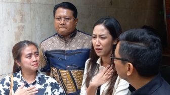 Jawab Tudingan Negatif Warganet, Tamara Tyasmara Unggah Foto Gendong Almarhum Dante yang Dibungkus Kain Kafan