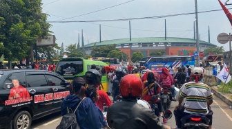 Euforia Ganjar-Mahfud: Ribuan Pendukung Membludak, Akses Stadion Pakansari Lumpuh