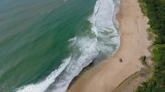 Pantai Ujung Genteng, Saksikan Keindahan Alam yang Masih Asri di Sukabumi