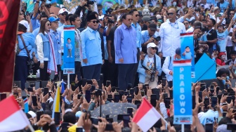 Momen SBY Jalan Kaki ke Tempat Kampanye Akbar Prabowo-Gibran Disorot: Totalitas Turun Gunung!