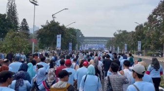 Jelang Kampanye Akbar, Ribuan Massa Prabowo-Gibran Telah Padati GBK Sejak Pagi