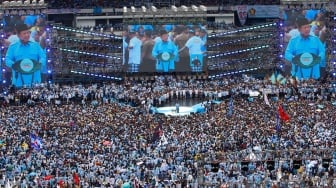 Calon Presiden (Capres) nomor urut dua, Prabowo Subianto menyampaikan pidato politiknya saat kampanye akbar di Stadiun Utama Gelora Bung Karno (SUGBK), Jakarta, Sabtu (10/2/2024). [Suara.com/Alfian Winanto]