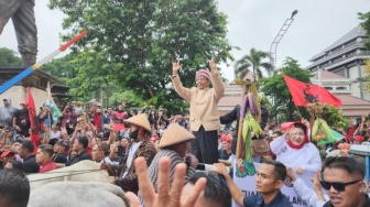 Berdoa di Tengah Hujan, Mahfud: Jauhkanlah Indonesia Dari Kesewenang-wenangan Pemimpinnya