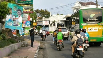 Masuki Masa Tenang Pemilu, Bawaslu Copot APK yang Masih Bertebaran di Jogja