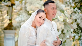 Mesra dengan Muhammad Fardana, Gaya Pacaran Ayu Ting Ting Digunjing: Nempel Terus