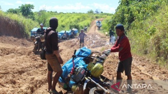 Jangkau Daerah Terpencil, KPU Pesisir Barat Gunakan Jasa Ojek Distribusi Logistik Pemilu 2024