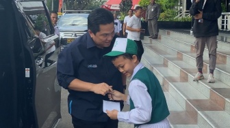 Hendak Mengecek Pasokan Beras di Klender, Erick Thohir Langsung Ditodong Bocah SD, Kenapa?