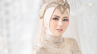 Banjir Pujian, Ini 8 Potret Stylish Jenita Janet Berhijab