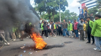 Tuntut Makzulkan Presiden Jokowi, Mahasiswa Semarang: Demokrasi Rusak, Ayo Rebut Kembali