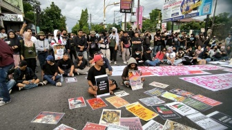 Kritik Pedas Tiga Capres, Ratusan Massa Unjukrasa di Gejayan