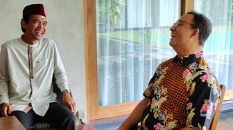 UAS Pamer Foto Bareng Anies Baswedan: Rasa Sangka Baik dari Orang Jatuh Cinta