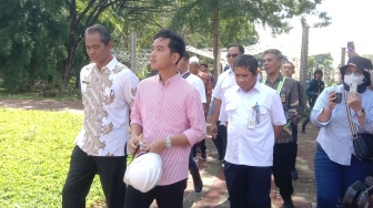 Sehari Jelang Pemilu 2024, Gibran Rajin Blusukan Cek Progres Proyek Prioritas Kota Solo