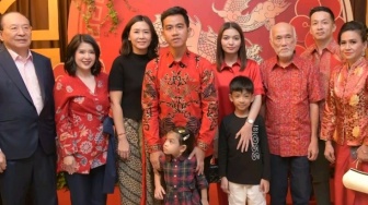 Potret Cantik Mantan Istri Ahok, Veronica Tan Rayakan Imlek Bareng Gibran Rakabuming Raka: Kini Makin Glowing!