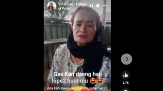 Ibu Haji Siap Dipenggal Demi Prabowo! Video Lucu Mendukung Calon Presiden Viral