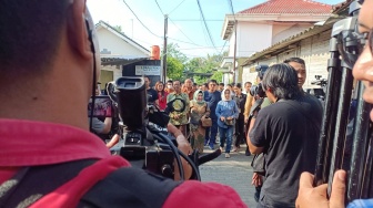 Detik-detik Kedatangan Mahfud MD di TPS 106 Sambilegi Lor, Depok, Sleman, DIY