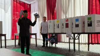 Berbeda dengan Jokowi, Ma'ruf Amin Nyoblos di Depok Bersama Keluarga