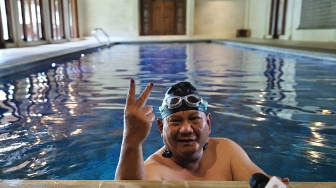 Prabowo Subianto Berenang Usai Mencoblos, Akui Ada Masalah Pada Kakinya: Ternyata Ini Sederet Manfaatnya Untuk Lansia