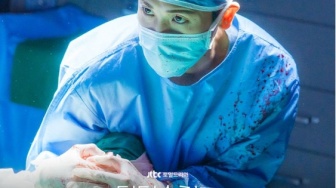 Bukti Dokter Lebih Berisiko Alami PTSD Melalui Drama Korea Doctor Slump