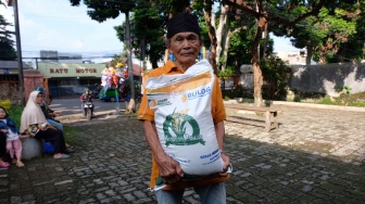 Bulog Salurkan Kembali Bantuan Pangan Beras Pasca Masa Tenang Pemilu