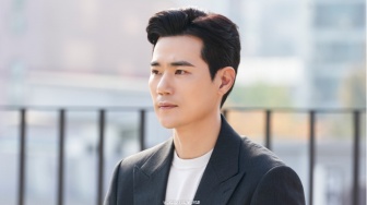 Bocoran Karakter Kim Kang Woo dalam 'Wonderful World', Jadi Pembawa Berita