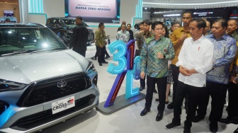 Jajaran Produk Hybrid Toyota Curi Perhatian Jokowi