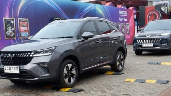 Wuling Bawa Semangat Drive For A Green Life Melalui Lini Produk dan Promo di IIMS 2024