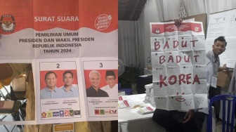 Begini Umpatan Rakyat Coblos Kertas Suara dengan Cara yang 'Tak Biasa'