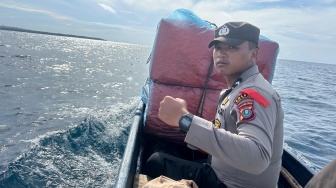 Perjuangan Polisi Sumut Kawal Kotak Suara di Pulau Terluar, Sampan Mogok di Tengah Laut hingga Terombang-ambing