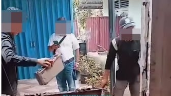 Viral Warga Robohkan Tembok Masjid di Batu Layang Pontianak