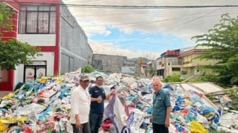 Penampakan Alat Peraga Kampanye Jadi Gunung Sampah