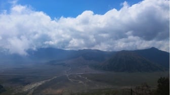 'Berjudi' di Bukit Penanjakan, Spot Sunrise Terbaik dan Terburuk Gunung Bromo