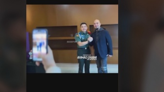 Tak Cuma Sekali, Mayor Teddy Kepergok Tinggalkan Prabowo Subianto Hanya Demi Ahmad Dhani