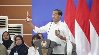 Nasabah Mekaar Ini Dipuji Jokowi Karena Disiplin Bayar Angsuran