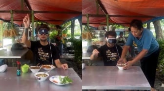 Viral Lelaki Ini Pakai Apple Vision Pro saat Makan Soto di Pinggir Jalan