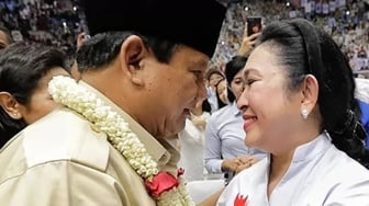 Prabowo dan Titiek Kepergok Teleponan oleh Wartawan, Malah Janjian Buat Kondangan Bareng