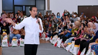 Kebut Bantuan Beras karena Dalih Harga Naik, Jokowi di Depan Emak-emak Tangsel: Siapa yang Gak Setuju?
