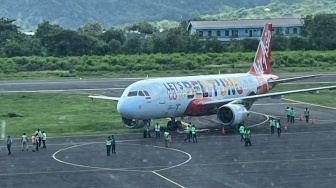 Pesawat AirAsia Tergelincir Saat akan Menuju Apron Bandara Komodo di Labuan Bajo