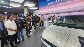 Beda dengan Menteri Airlangga, Moeldoko Nilai Insentif untuk Mobil Hybrid Tidak Penting