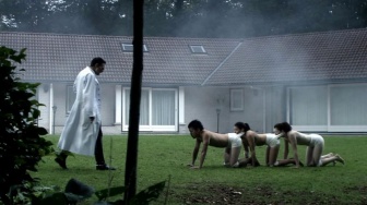 Sinopsis The Human Centipede, Film Psikopat Sadis yang Viral Lantaran Disukai Gibran