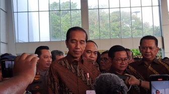 Besok Reshuffle Kabinet, Jokowi: Ditunggu Saja Jam 10