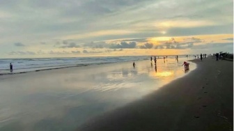 Daya Tarik Pantai The Legend, Suguhkan Sunset Memukau di Pamekasan