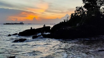 Indahnya Pantai Benua Patra, Pantai Unik dengan Pemandangan Batu Alam