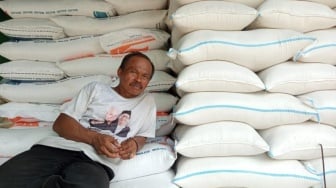 30 Tahun 'Mengabdi', Kuli Panggul Beras di Cipinang Hanya Digaji Rp 15 Ribu per Ton