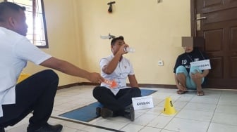 37 Adegan Rekontruksi Istri Racun Suami di Pasaman Barat, Sakit Hati Dianiaya dan Mayat Dikubur di Kandang Kambing