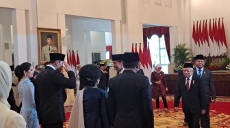 AHY Hormat ke Jokowi, Prabowo Antre Beri Selamat di Belakang Wapres Ma'ruf Amin